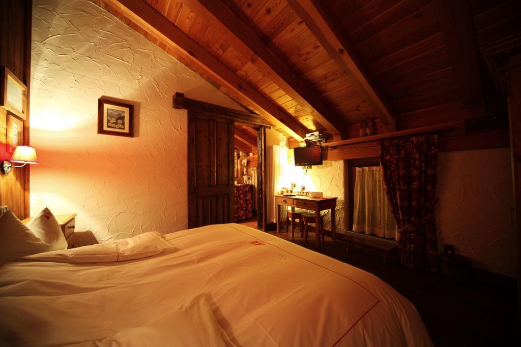 Eco Chalet Maison Dominique Challand-Saint-Anselme Szoba fotó